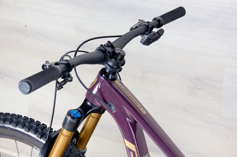 Used Pivot Trailcat LT Team 2025 Mountainbike, Purple — image 15 of 19