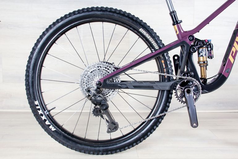 Used Pivot Trailcat LT Team 2025 Mountainbike, Purple — image 3 of 19