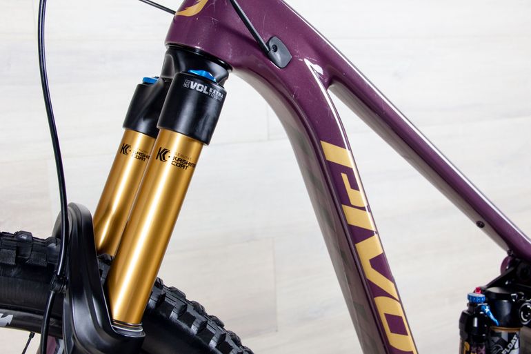 Used Pivot Trailcat LT Team 2025 Mountainbike, Purple — image 18 of 19