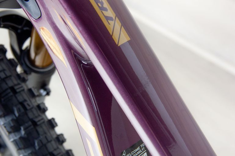 Used Pivot Trailcat LT Team 2025 Mountainbike, Purple — image 16 of 19
