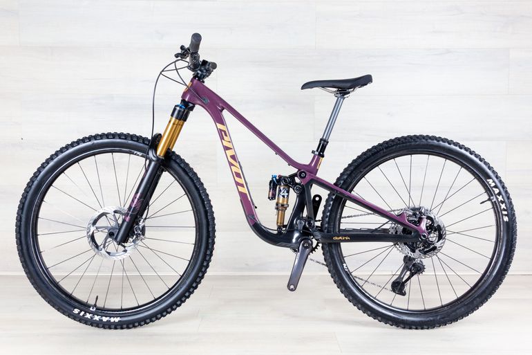 Used Pivot Trailcat LT Team 2025 Mountainbike, Purple — image 2 of 19