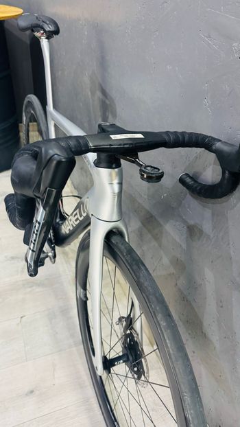 Used Pinarello DOGMA F RED ETAP AXS Disc 2024 2024 Road & Gravel, Light Gray — image 9 of 9