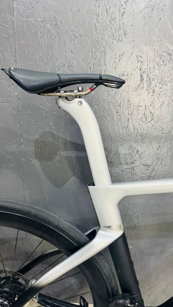 Used Pinarello DOGMA F RED ETAP AXS Disc 2024 2024 Road & Gravel, Light Gray — image 4 of 9