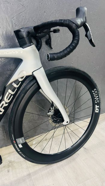 Used Pinarello DOGMA F RED ETAP AXS Disc 2024 2024 Road & Gravel, Light Gray — image 6 of 9