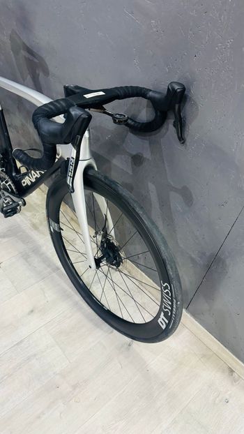 Used Pinarello DOGMA F RED ETAP AXS Disc 2024 2024 Road & Gravel, Light Gray — image 8 of 9
