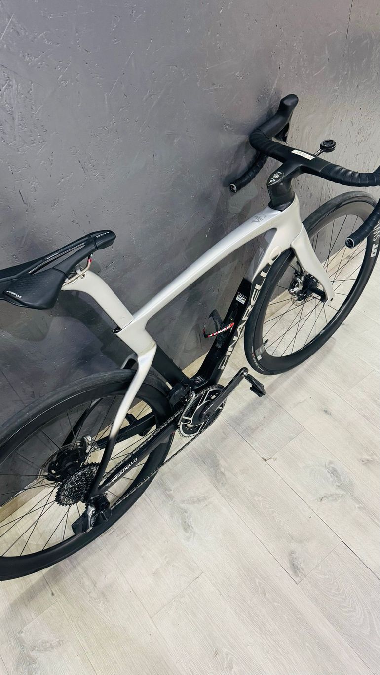 Used Pinarello DOGMA F RED ETAP AXS Disc 2024 2024 Road & Gravel, Light Gray — image 7 of 9