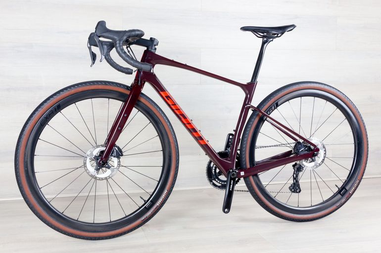 Used Giant Revolt Advanced Pro 0 2022 Road & Gravel, Red — image 6 of 17