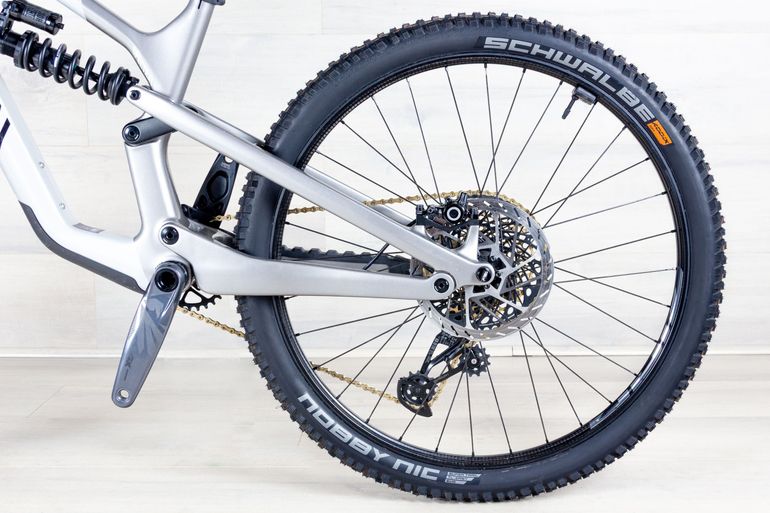 Used Canyon Spectral CF 8 2024 Mountainbike, Light Gray,  — image 12 of 17