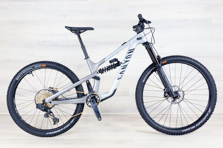 Used Canyon Spectral CF 8 2024 Mountainbike, Light Gray,  — image 1 of 17