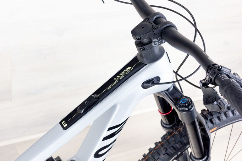 Used Canyon Spectral CF 8 2024 Mountainbike, Light Gray,  — image 9 of 17