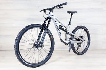 Used Canyon Spectral CF 8 2024 Mountainbike, Light Gray,  — image 6 of 17