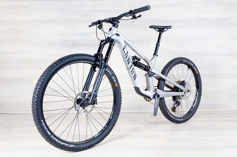 Used Canyon Spectral CF 8 2024 Mountainbike, Light Gray,  — image 6 of 17