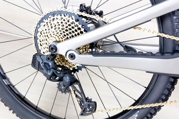 Used Canyon Spectral CF 8 2024 Mountainbike, Light Gray,  — image 8 of 17