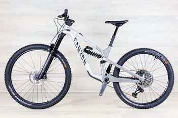 Used Canyon Spectral CF 8 2024 Mountainbike, Light Gray,  — image 2 of 17