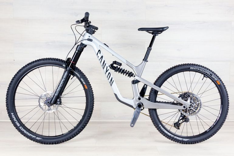 Used Canyon Spectral CF 8 2024 Mountainbike, Light Gray,  — image 2 of 17