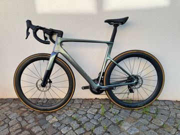 Used Cannondale SuperSix EVO SRAM Force eTap AXS 2023 Road & Gravel, Light Gray — image 2 of 8