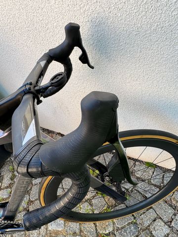 Used Cannondale SuperSix EVO SRAM Force eTap AXS 2023 Road & Gravel, Light Gray — image 8 of 8