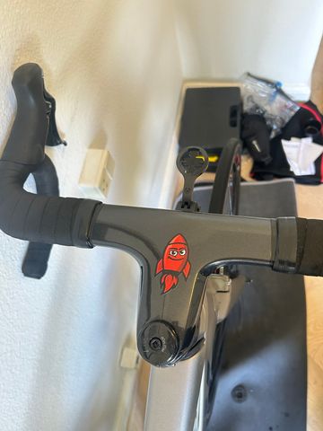 Used Trek Madone 9.5 2017 2017 Road & Gravel, Light Gray — image 5 of 8