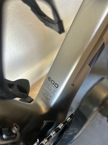 Used Trek Madone 9.5 2017 2017 Road & Gravel, Light Gray — image 4 of 8