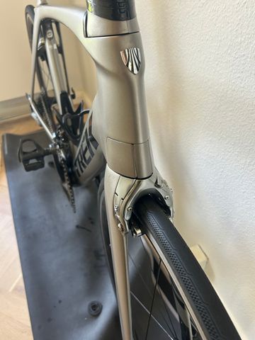 Used Trek Madone 9.5 2017 2017 Road & Gravel, Light Gray — image 6 of 8