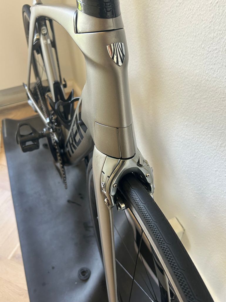Used Trek Madone 9.5 2017 2017 Road & Gravel, Light Gray — image 6 of 8