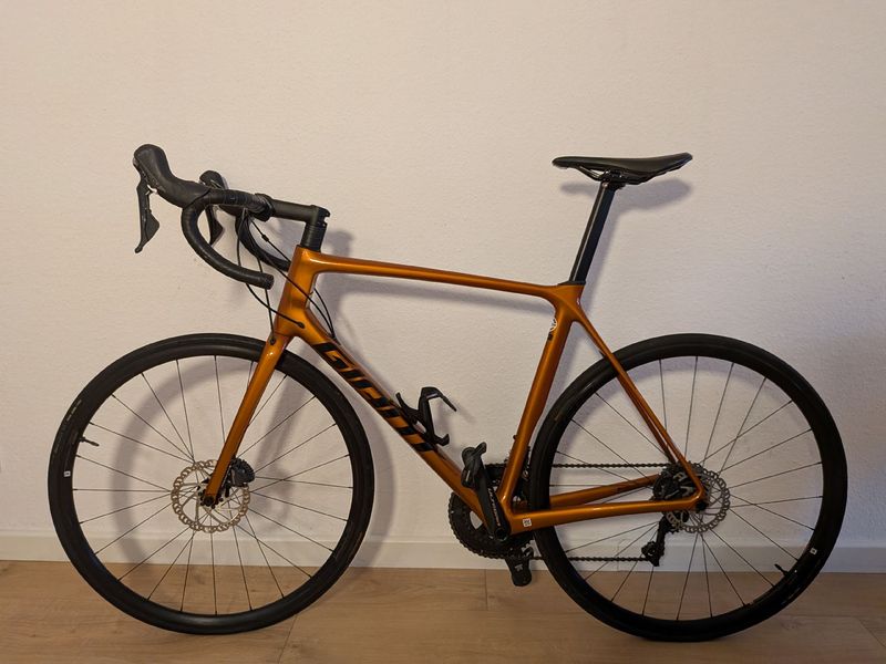 Used Giant Tcr Shimano Ultegra 2022 Road & Gravel, Orange — image 1 of 9