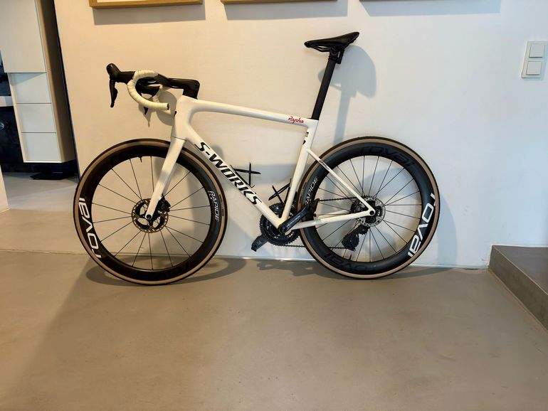 Used Specialized S-Works Tarmac SL8 - Shimano Dura-Ace Di2 2024 2024 Road & Gravel, White,  — image 2 of 3