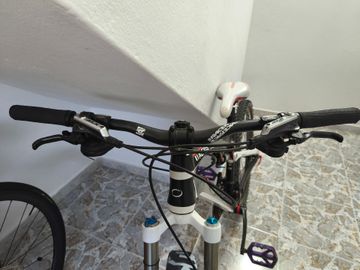 Used Orbea Occam Shimano SLX 2013 Mountainbike, White — image 5 of 5