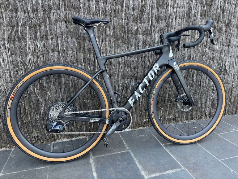 Tweedehands Factor Ostro Gravel SRAM Force eTap AXS w/ Power Meter 2023 2023 Road & Gravel, ,  — afbeelding 2 van 11