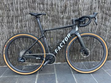 Factor Ostro Gravel SRAM Force eTap AXS w/ Power Meter 2023 2023 Road & Gravel d'occasion
