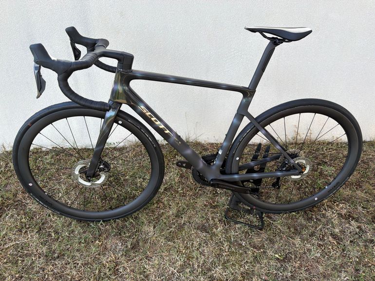 Used Scott Addict RC 10 2026 2026 Road & Gravel, Light Gray — image 2 of 5
