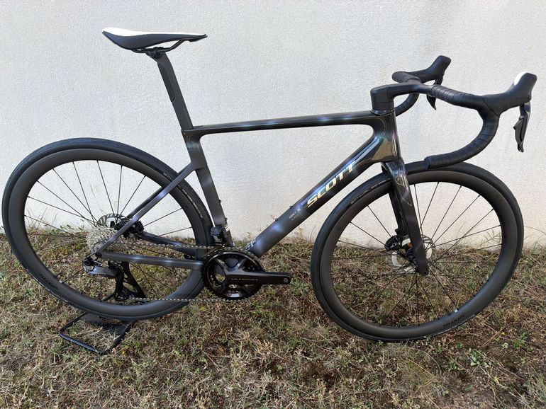 Used Scott Addict RC 10 2026 2026 Road & Gravel, Light Gray — image 1 of 5