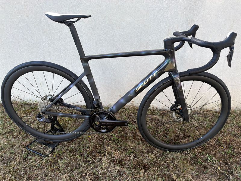 Used Scott Addict RC 10 2026 2026 Road & Gravel
