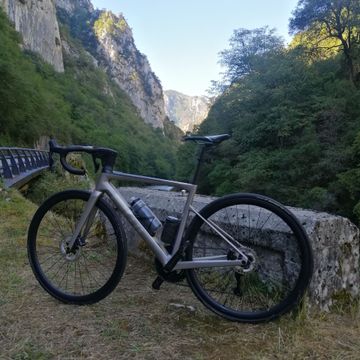 BMC Teammachine SLR 01 FIVE 2022 2022 Road & Gravel usato, Grigio chiaro — immagine 2 di 5