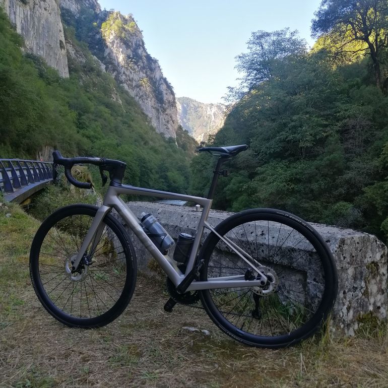Used BMC Teammachine SLR 01 FIVE 2022 2022 Road & Gravel, Light Gray,  — image 2 of 5