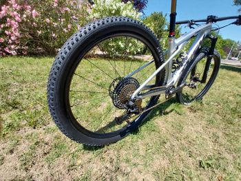 Used Trek Supercaliber SLR 9.8 XT Gen 2 2024 2024 Mountainbike, Light Gray, 29 — image 2 of 7