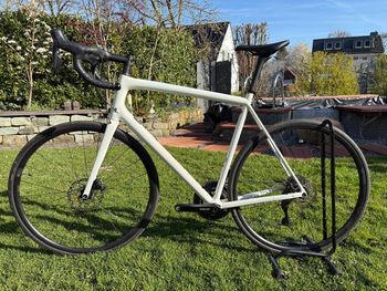 Used Specialized Aethos Comp - Shimano 105 Di2 2024 2024 Road & Gravel, White,  — image 2 of 6