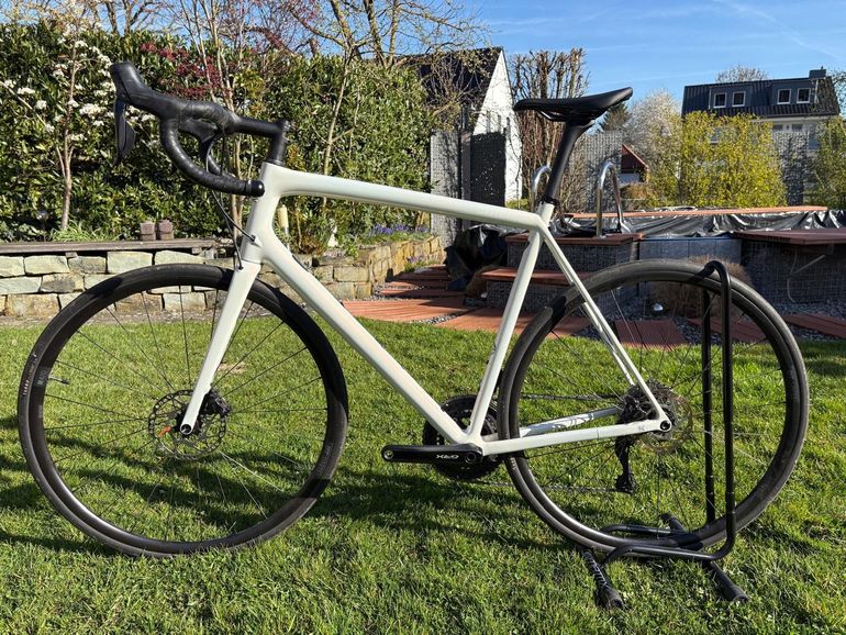 Used Specialized Aethos Comp - Shimano 105 Di2 2024 2024 Road & Gravel, White,  — image 2 of 6