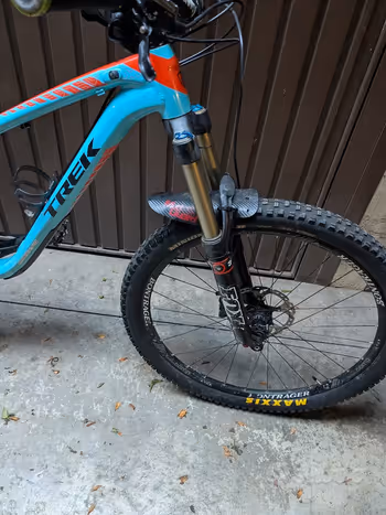 Trek Remedy 9 27.5 2015 Mountainbike usato, Blu — immagine 6 di 6