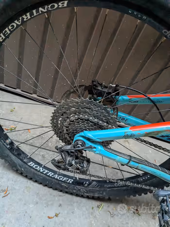 Trek Remedy 9 27.5 2015 Mountainbike usato, Blu — immagine 5 di 6