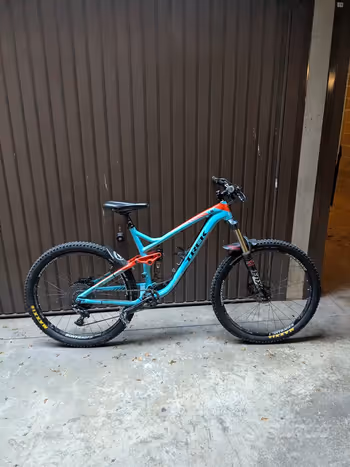Trek Remedy 9 27.5 2015 Mountainbike usato, Blu — immagine 2 di 6