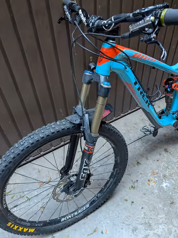 Trek Remedy 9 27.5 2015 Mountainbike usato, Blu — immagine 3 di 6
