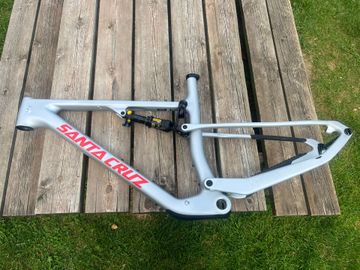 Tweedehands Santa Cruz BLUR Frame / Carbon CC 2024 Frameset 2024 Mountainbike — afbeelding 2 van 7