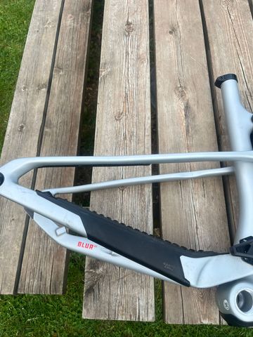 Tweedehands Santa Cruz BLUR Frame / Carbon CC 2024 Frameset 2024 Mountainbike — afbeelding 3 van 7