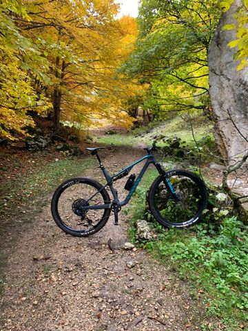 Brugt Canyon Lux Trail CF 8 2022 2022 Mountainbike — billede 1 af 3