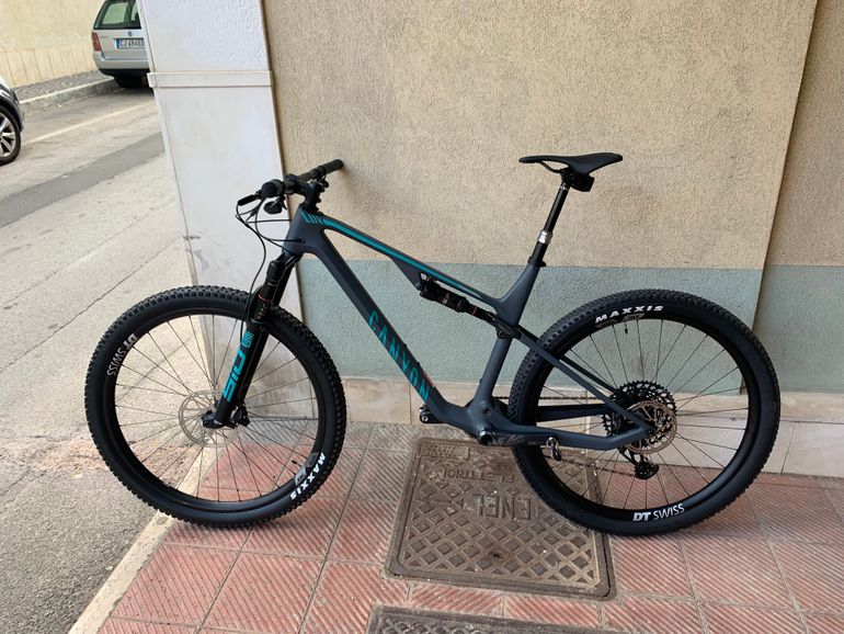 Tweedehands Canyon Lux Trail CF 8 2022 2022 Mountainbike — afbeelding 2 van 3