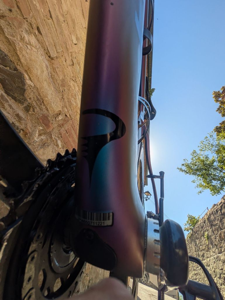 Używany Pinarello DOGMA F RED ETAP AXS Disc 2022 2022 Road & Gravel — zdjęcie 8 z 9