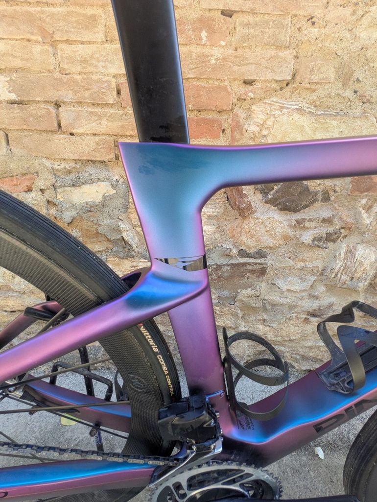 Używany Pinarello DOGMA F RED ETAP AXS Disc 2022 2022 Road & Gravel — zdjęcie 6 z 9