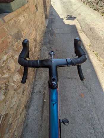Używany Pinarello DOGMA F RED ETAP AXS Disc 2022 2022 Road & Gravel — zdjęcie 7 z 9