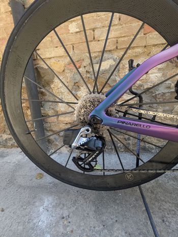 Używany Pinarello DOGMA F RED ETAP AXS Disc 2022 2022 Road & Gravel — zdjęcie 3 z 9